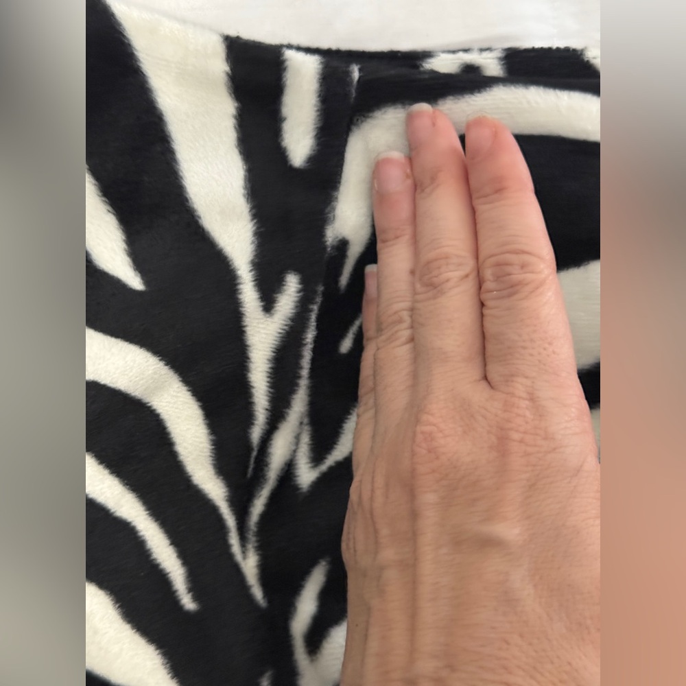 Vintage Express Black and White Zebra Print Fabric - Picture 8 of 11